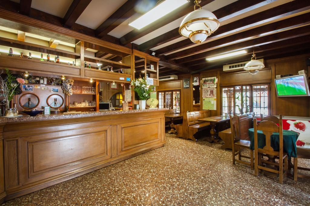 Albergo Ristorante Da Felice Loria Exterior foto