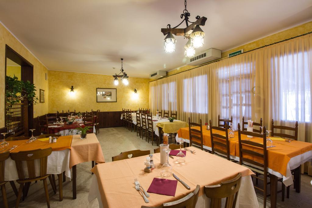 Albergo Ristorante Da Felice Loria Exterior foto